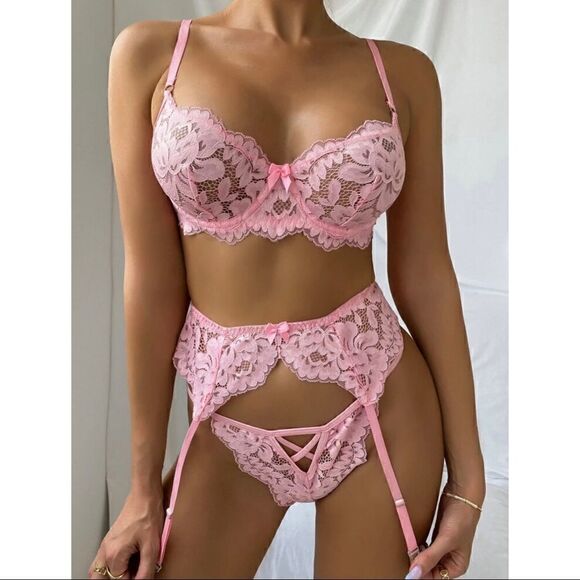 Sexy Floral Lace Lingerie Set - Picture 2 of 8